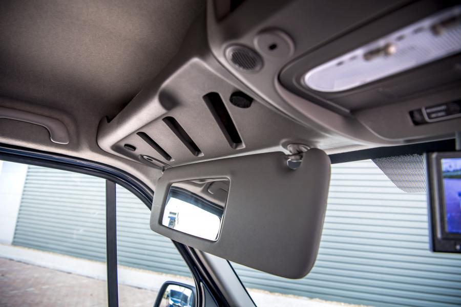 Детали интерьера Renault Master L3H2 Van 2019 года  (UK) (фото 29 из 42)